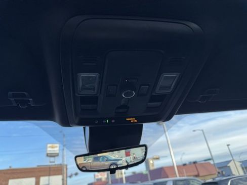 Used 2025 Chevrolet Suburban High Country image 31