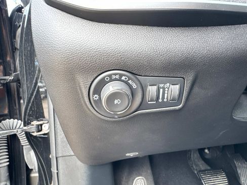 Certified 2024 Jeep Compass Latitude image 30