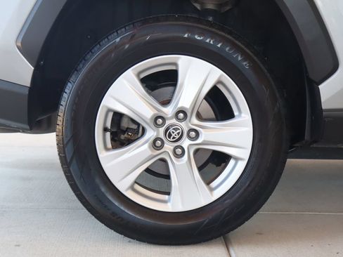 Used 2021 Toyota RAV4 XLE AWD/4WD image 12