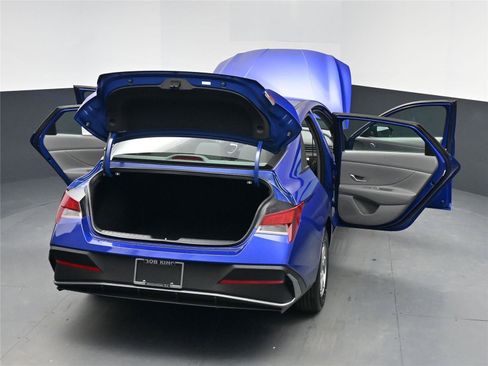 New 2026 Hyundai Elantra SE image 24