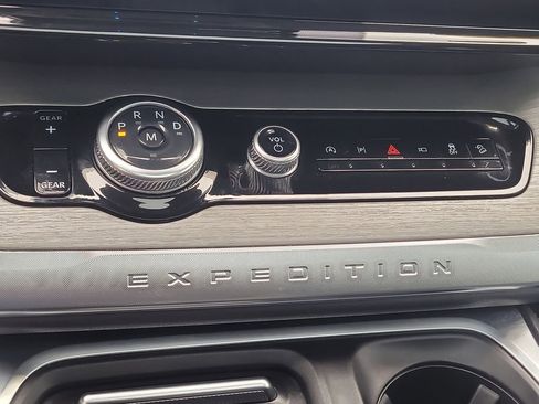 Certified 2025 Ford Expedition Max Platinum image 29