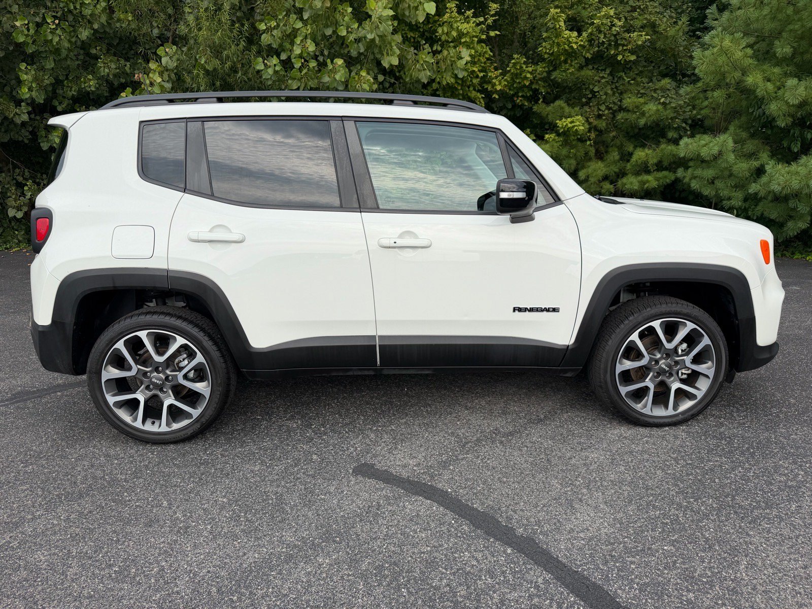 Used 2022 Jeep Renegade Limited w/ Sun, Sound & Wheels Group AWD/4WD image 16