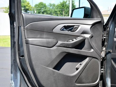 Used 2018 Chevrolet Traverse LT FWD image 13