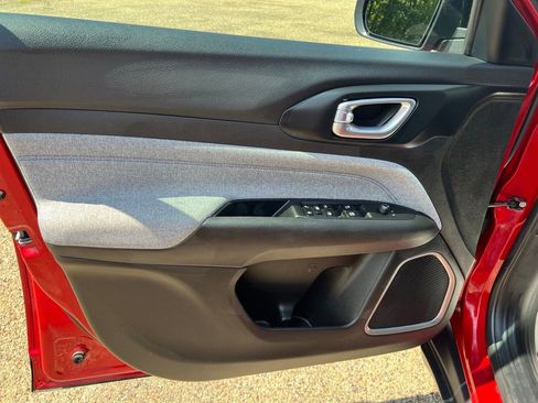 Used 2025 Jeep Compass Sport image 25