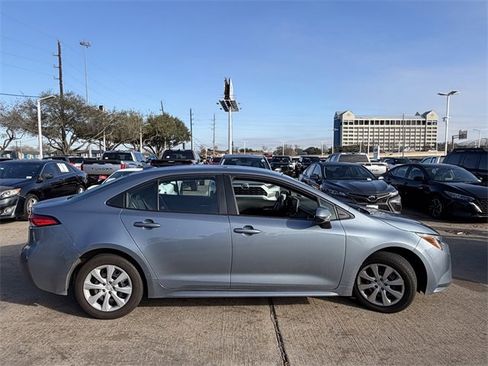 Used 2021 Toyota Corolla LE image 4