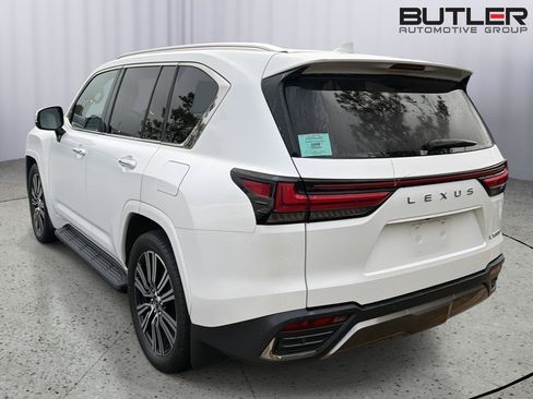 Used 2024 Lexus LX 600 4WD w/ Luxury Package image 9