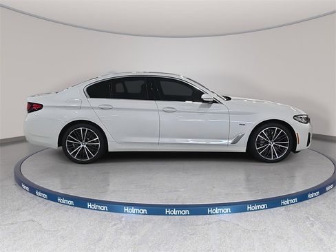 Certified 2023 BMW 530e w/ Premium Package image 4
