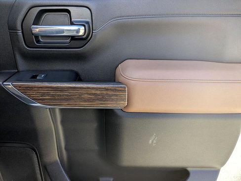 Used 2022 Chevrolet Silverado 1500 High Country w/ Technology Package image 30