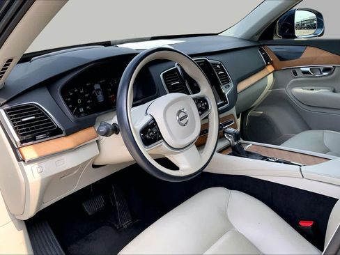 Used 2022 Volvo XC90 T6 Momentum w/ Advanced Package AWD/4WD image 17