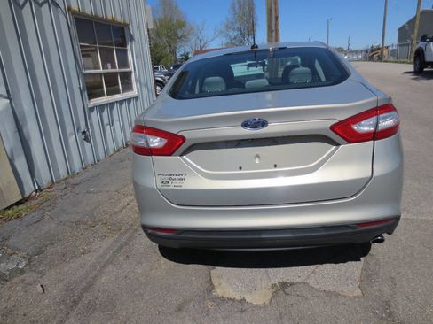 Used 2016 Ford Fusion S image 4