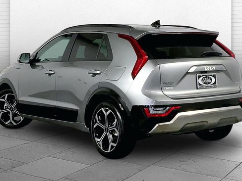Certified 2025 Kia Niro SX Touring FWD image 11