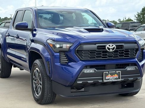 Certified 2025 Toyota Tacoma TRD Sport AWD/4WD image 7