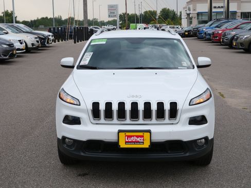 Used 2017 Jeep Cherokee Latitude w/ Cold Weather Group AWD/4WD image 2