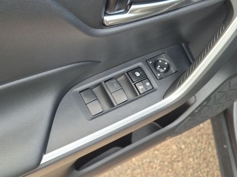 Used 2021 Toyota RAV4 XLE w/ Carpet Mat Package (TMS) FWD image 12