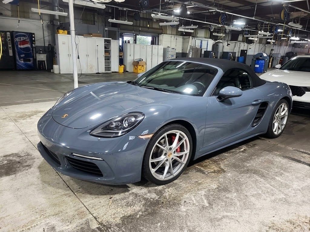 Used 2017 Porsche 718 Boxster S RWD image 3