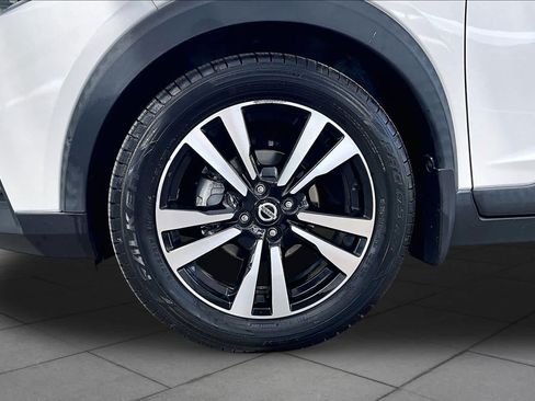 Certified 2020 Nissan Kicks SV FWD image 11