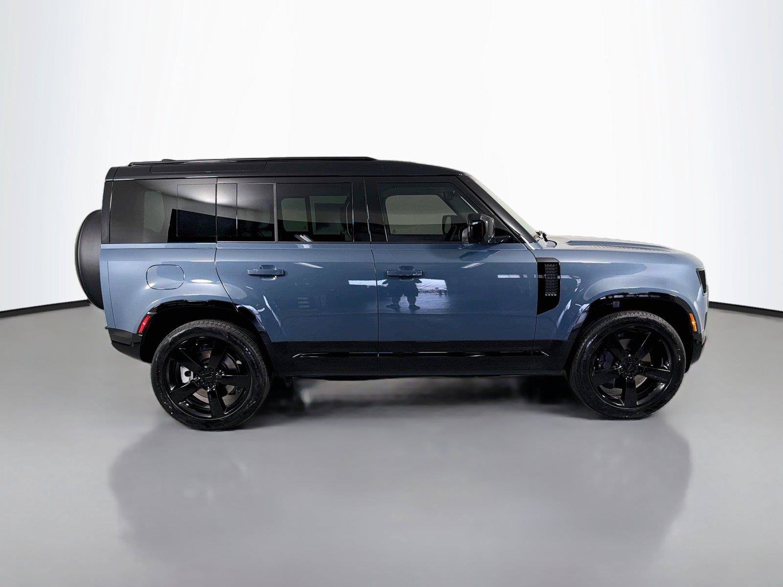 New 2026 Land Rover Defender 110 X-Dynamic SE AWD/4WD image 4