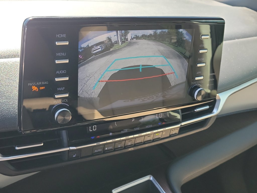 Used 2023 Toyota Sienna XLE FWD image 15