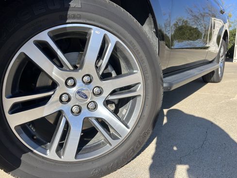 Used 2024 Ford Expedition Limited image 15