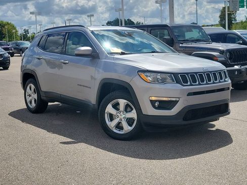 Used 2018 Jeep Compass Latitude w/ Cold Weather Group AWD/4WD image 32