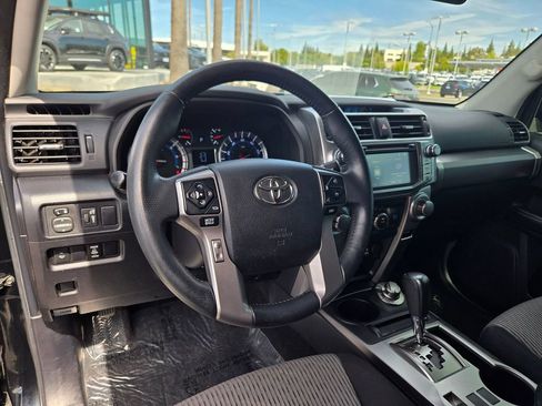 Used 2018 Toyota 4Runner SR5 AWD/4WD image 9