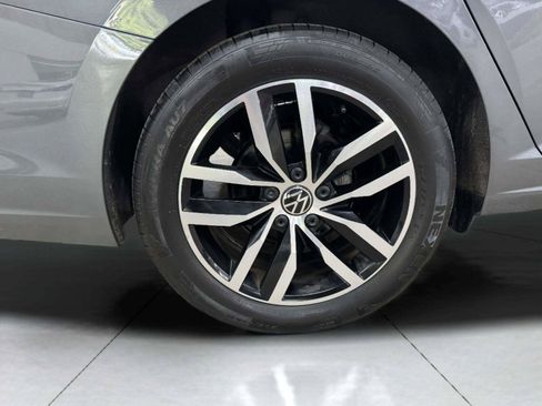 Used 2025 Volkswagen Jetta SE FWD image 31