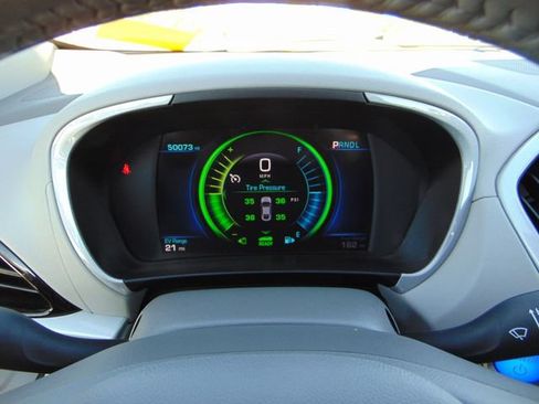 Used 2017 Chevrolet Volt LT w/ Comfort Package FWD image 16