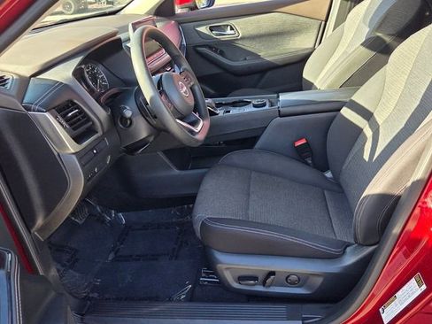 Used 2023 Nissan Rogue SV image 9