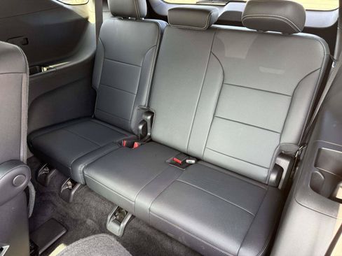 Used 2026 Chevrolet Traverse LT FWD image 7