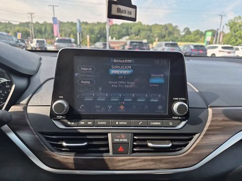 Used 2025 Nissan Altima 2.5 SV FWD image 23