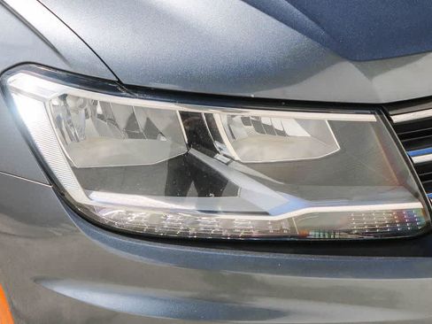 Used 2019 Volkswagen Tiguan SE w/ Panoramic Sunroof Package FWD image 10