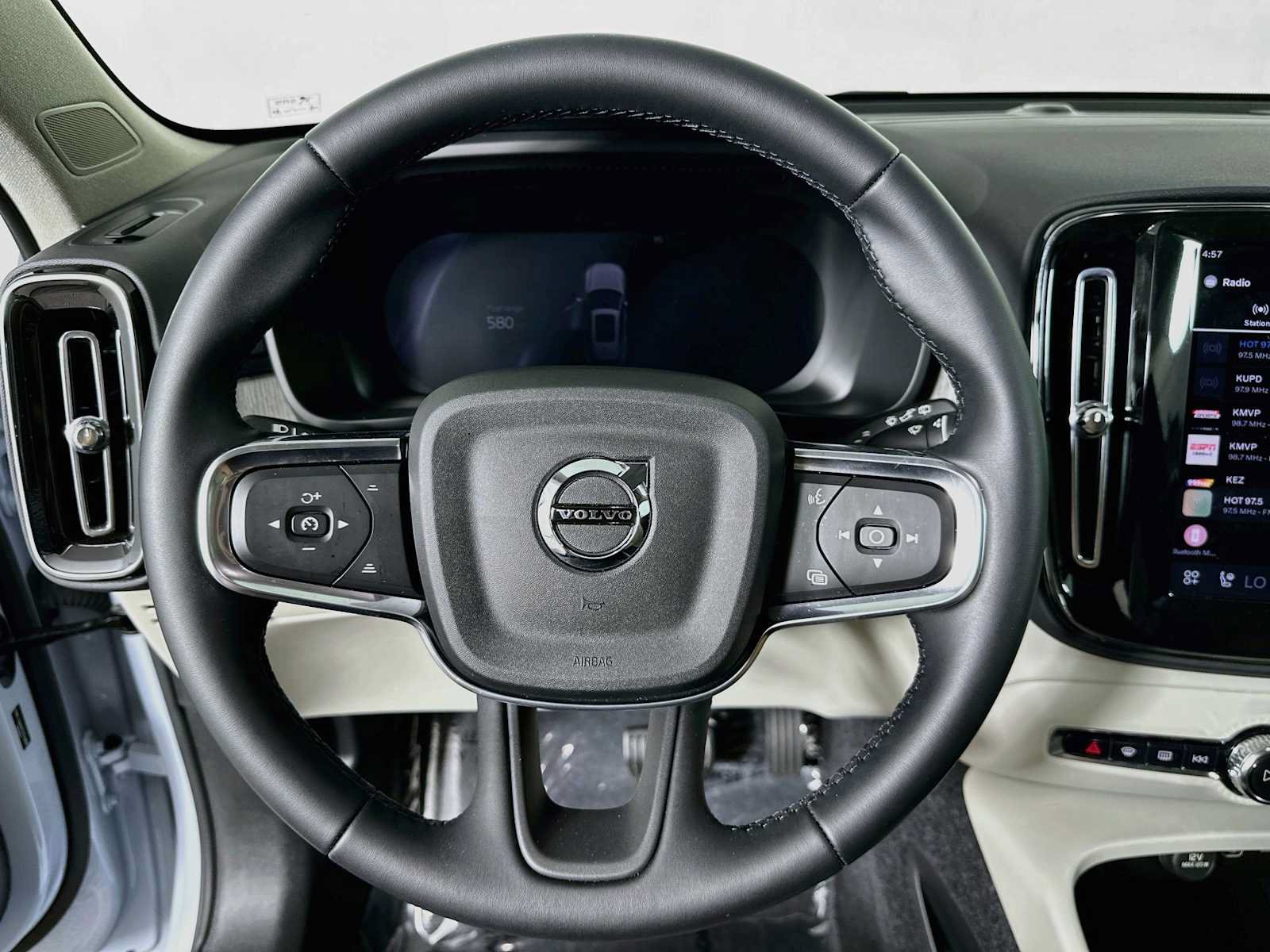 Used 2026 Volvo XC40 B5 Plus w/ Protection Package Premier AWD/4WD image 11
