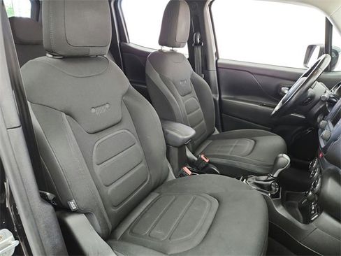 Used 2016 Jeep Renegade Latitude image 18