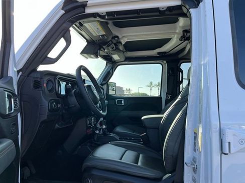 Certified 2025 Jeep Gladiator Mojave AWD/4WD image 17