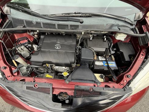 Used 2011 Toyota Sienna LE image 24