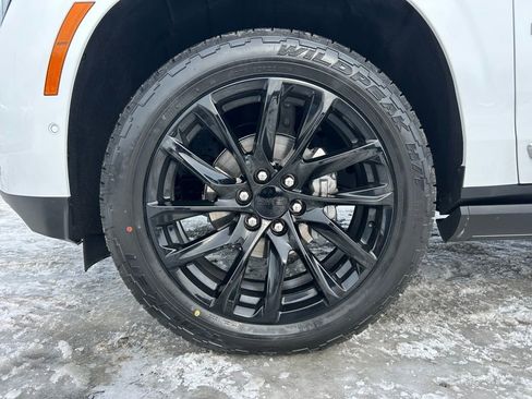 Used 2025 GMC Yukon Denali w/ Sun & Power Step Package image 11