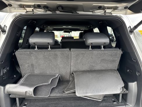 Used 2025 Lexus LX 700h F Sport image 31
