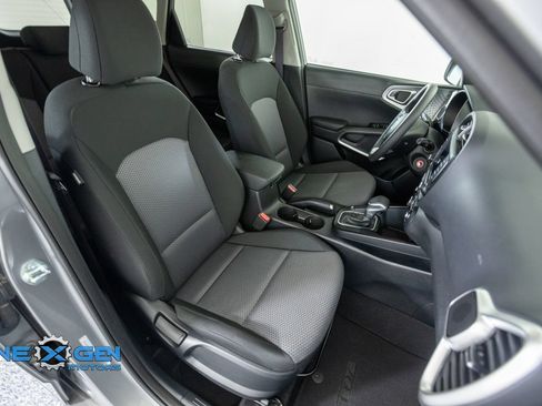 Used 2025 Kia Soul LX w/ LX Technology Package FWD image 42