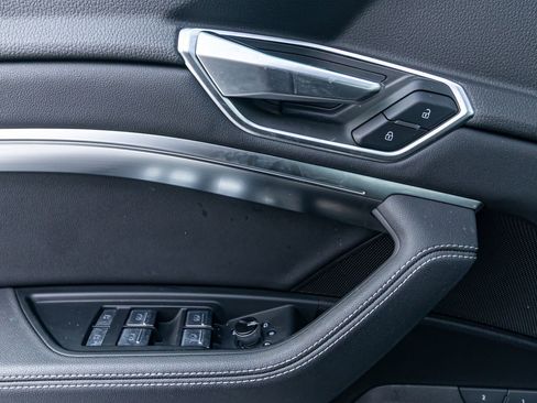 Used 2021 Audi e-tron Premium Plus w/ Premium Plus Package image 22