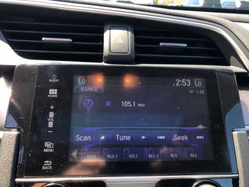 Used 2018 Honda Civic EX-L image 10