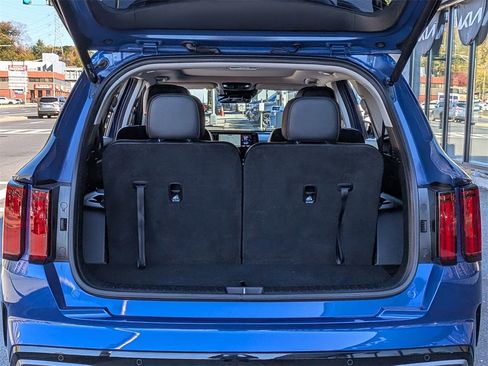 Certified 2023 Kia Sorento SX image 9