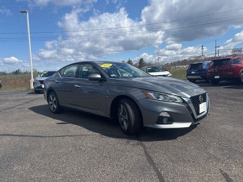 Used 2019 Nissan Altima 2.5 SV AWD/4WD image 3