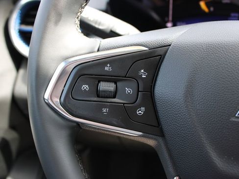 Used 2025 Chevrolet Trax LT w/ LT Convenience Package image 33