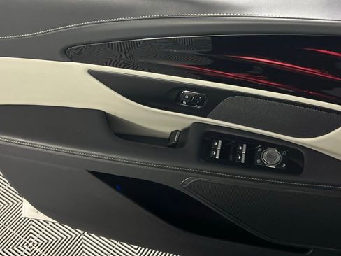 Used 2024 Lincoln Nautilus Reserve image 27