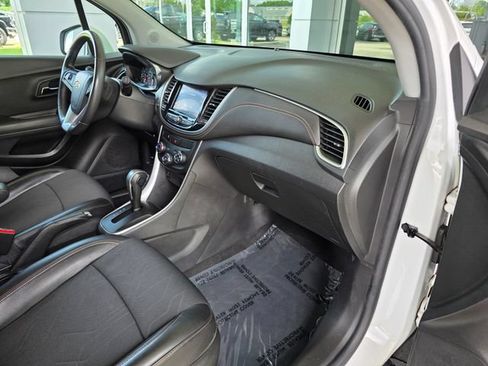 Used 2020 Chevrolet Trax LT w/ LT Convenience Package AWD/4WD image 9