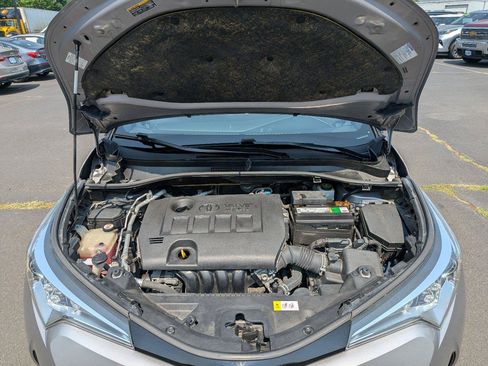 Used 2019 Toyota C-HR XLE FWD image 32