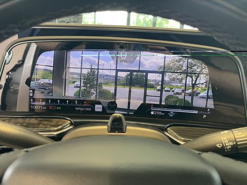 Certified 2024 Cadillac Escalade ESV Premium Luxury AWD/4WD image 28