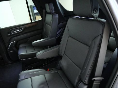 Used 2025 GMC Yukon Denali w/ Sun & Power Step Package AWD/4WD image 15