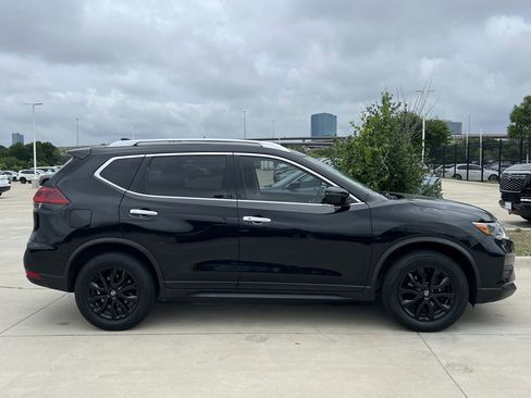 Used 2020 Nissan Rogue SV FWD image 3