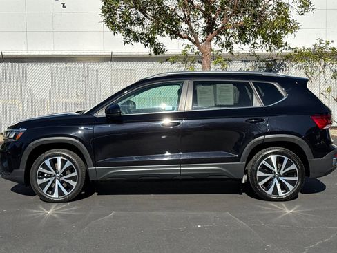 Used 2024 Volkswagen Taos SE image 7